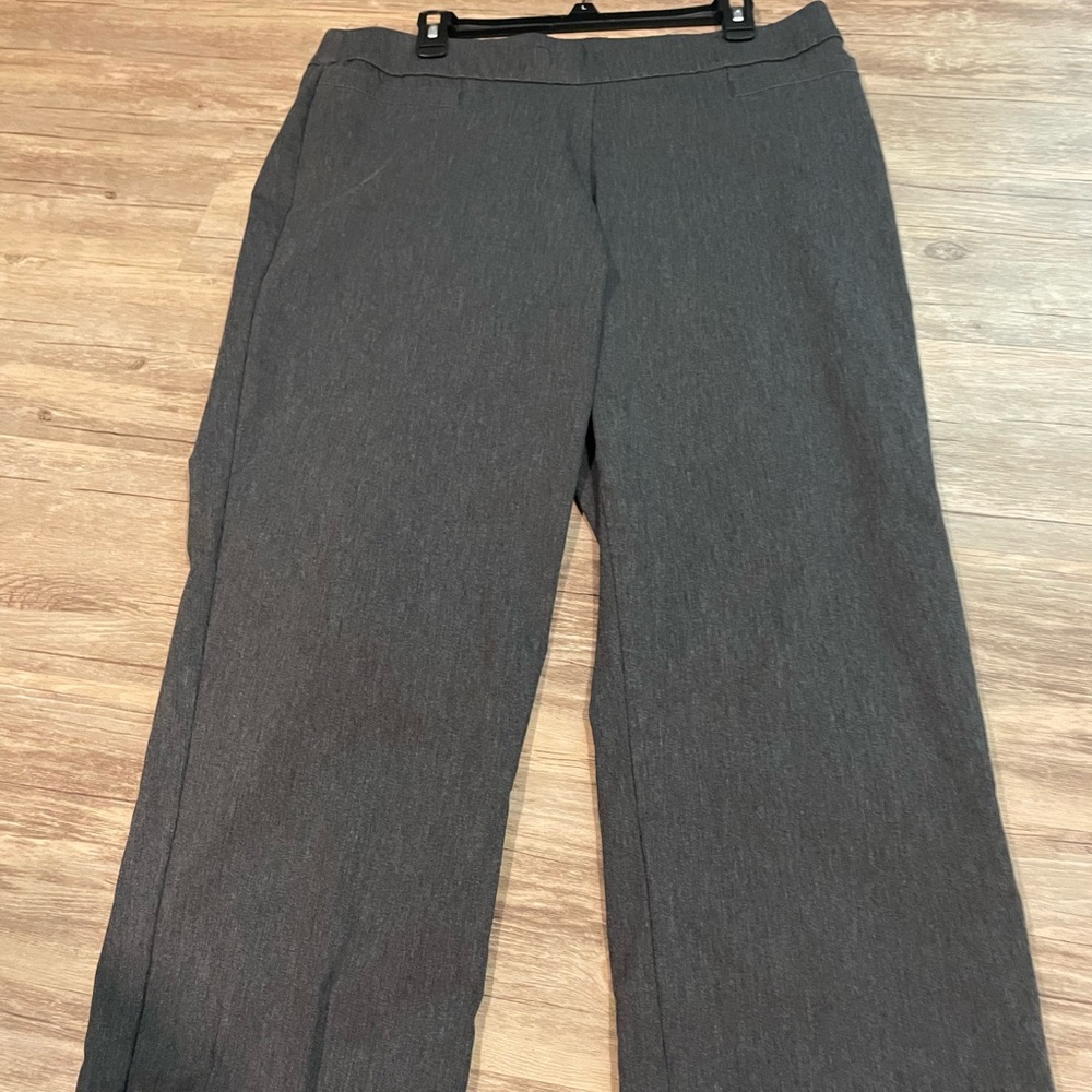 Liz Claiborne Charcoal Capris